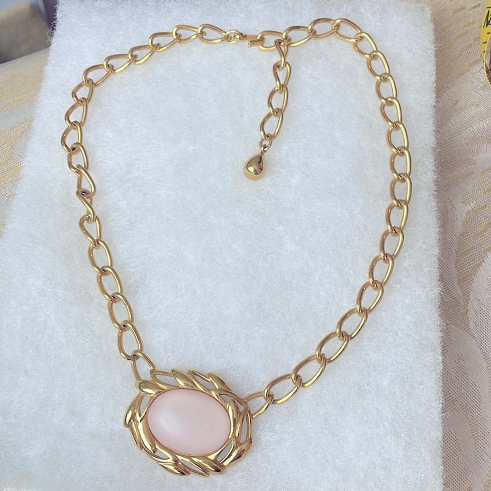 Vintage Monet necklace gold tone
